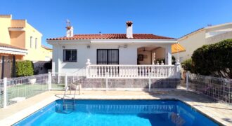 MAGNÍFICO CHALET CON PISCINA Y CERCA DE LA PLAYA