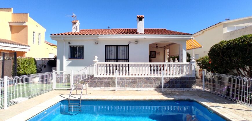 MAGNÍFICO CHALET CON PISCINA Y CERCA DE LA PLAYA