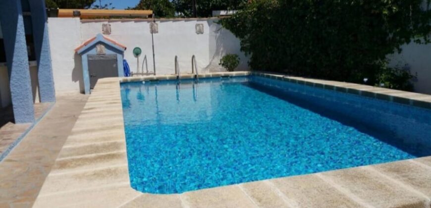 CHALET INDEPENDIENTE CON PISCINA Y 3 APARTAMENTOS CERCA DE LA PLAYA