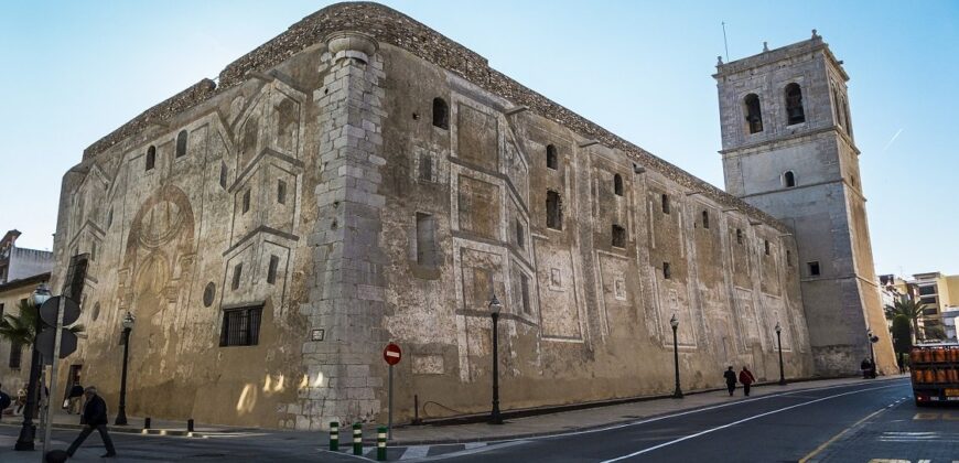 CASA ADOSADA EN VINAROS