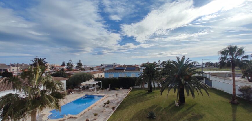 CASA ADOSADA EN COSTA NORTE