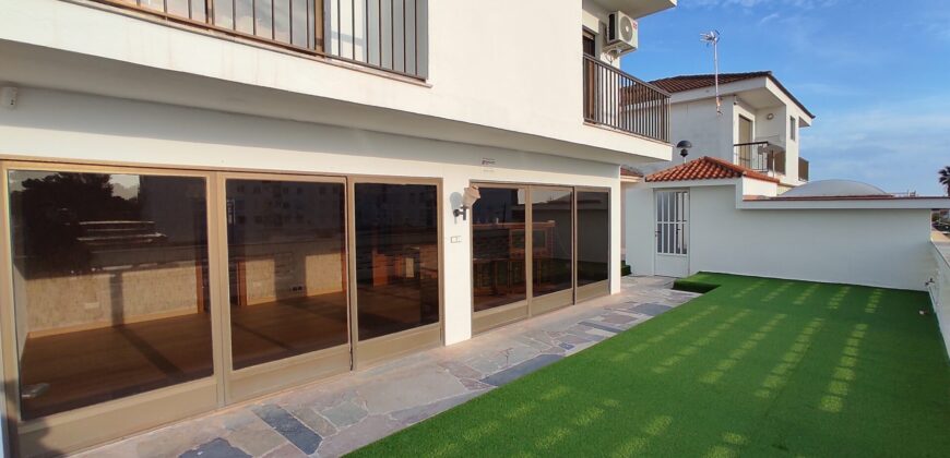 GRAN CASA PAREADA EN COSTA SUR